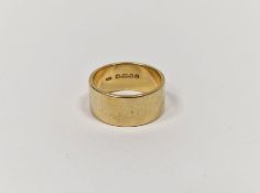 18ct gold wide wedding band, 9.6g approx.