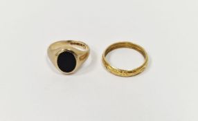 9ct gold wedding band, scroll engraved, 3g approx. and a 9ct gold and black onyx signet ring (2)