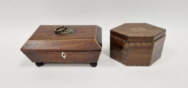 Sarcophagus-shaped mahogany jewellery box with boxwood stringing, brass loop floral mounted handle
