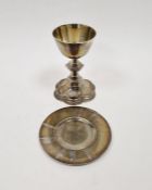 Edwardian silver chalice and paten, London 1909, the parcel-gilt challis with knopped hexagonal stem