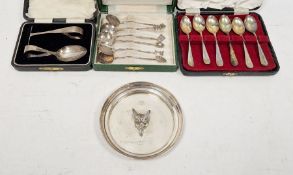 Vintage silver ashtray of circular form with foxes head finial mounted to the centre, hallmarked
