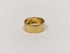 22ct gold wedding ring, 8.3g approx.