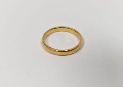22ct gold wedding ring, 2.4g approx.