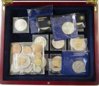 Box containing 9 1953 Coronation crowns, 5 1977 silver Jubilee crowns, 4 Queen Mother 80th