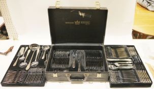 Besteke Solingen silver and gold plated canteen of cutlery, housed in a travelling
