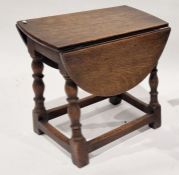 Oak oval fall flap occasional table, 68cm long extended x 48cm wide x 46cm high