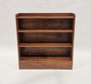 Gordon Russell mahogany four-tier open bookcase, stamped to rear Russell of Broadway with air