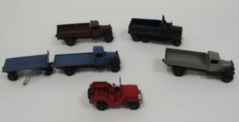 Dinky diecast model cars to include 25e brown tipper lorry, 25e grey tipper lorry, No.25C Flat Truck