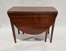 Edwardian mahogany oval fall-flap gateleg table with chequered inlay, 72cm x 133cm x 93cm wide