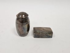 Edwardian silver snuff/pill box of rectangular form opening to reveal gilt interior, hallmarked