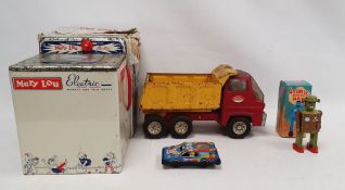 Vintage children's toys to include boxed Atomic Robot Man, 1970's Tonka pressed steel model gas