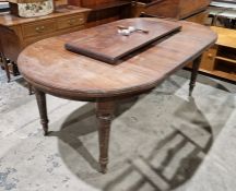 Late 19th/early 20th century mahogany extending wind-out dining table, oval, on reeded tapering