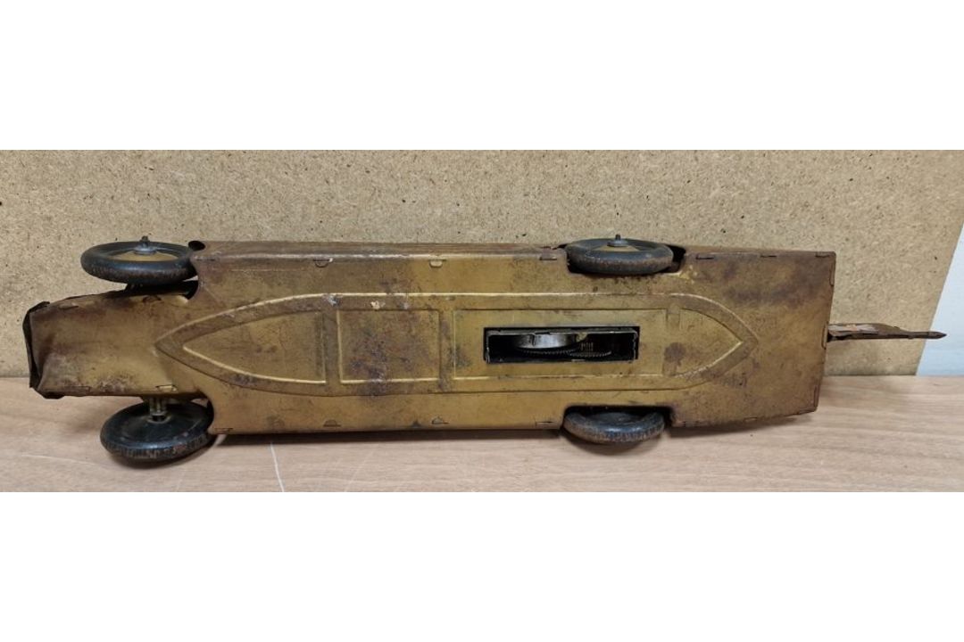 Kingsbury Golden Arrow clockwork tinplate landspeed record car with Uk flags to tail - Image 4 of 4