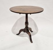 Georgian oak tilt-top table of oval form, raised upon tripod cabriole legs, 70cm high x 63cm wide
