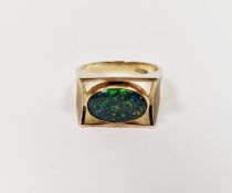 14ct gold and single opal ring set oval polished doublet stone in rectangular open surround, 6.4g
