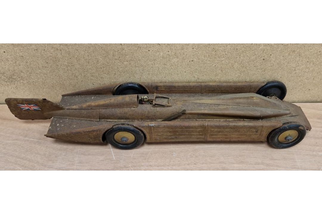 Kingsbury Golden Arrow clockwork tinplate landspeed record car with Uk flags to tail - Image 2 of 4