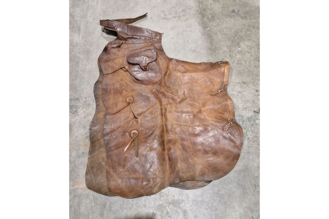 Disalia Stock Saddle Company (San Francisco) brown leather chaps with two pockets and three white - Image 2 of 2