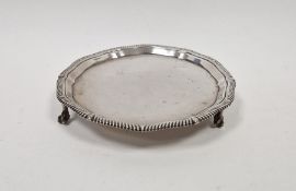 Late Victorian silver card tray, hallmarked London 1891 by Goldsmiths & Silversmiths Co,