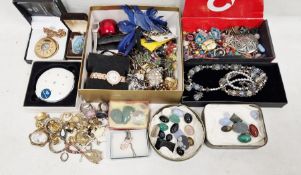 Quantity costume jewellery, compact, quantity loose polished hardstones to include malachite,