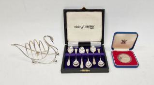 Elizabeth II silver toast rack in the form of a swan, hallmarked Birmingham 1977 by Bishton's ltd,