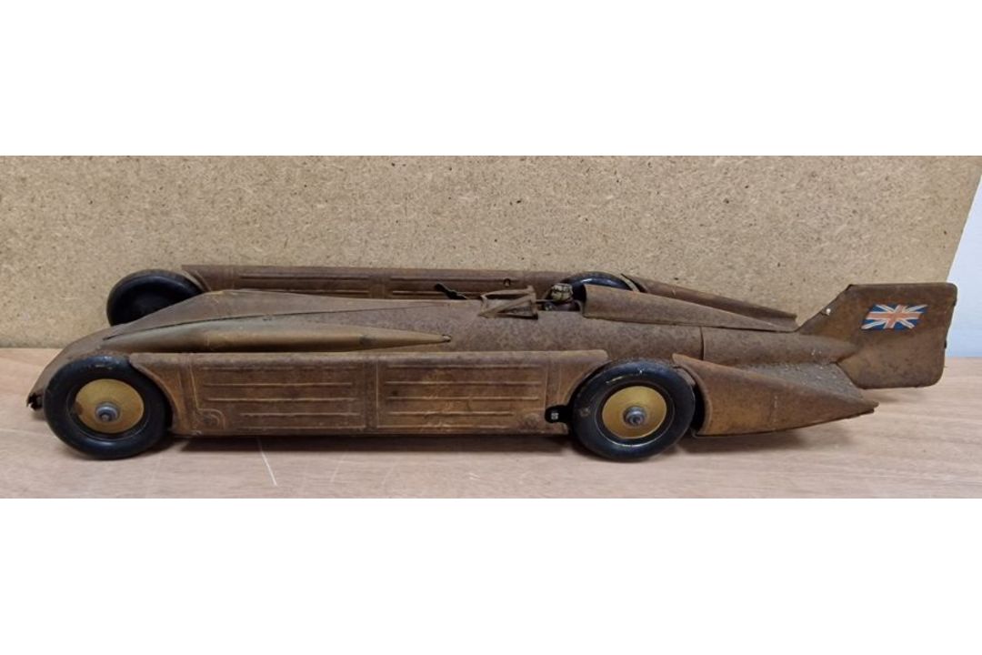 Kingsbury Golden Arrow clockwork tinplate landspeed record car with Uk flags to tail - Image 3 of 4