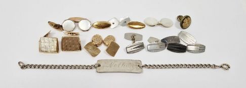 Pair 9ct gold chain-pattern cufflinks with rectangular and oval ends, monogrammed, 4.4g, pair 9ct