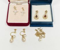Pearl drop pendant on fine 9ct gold chain, pair gold-coloured metal and garnet pendant drop earrings