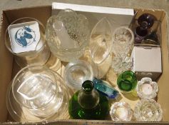 Cut glass vase with floral decoration and further assorted glassware (1 box)