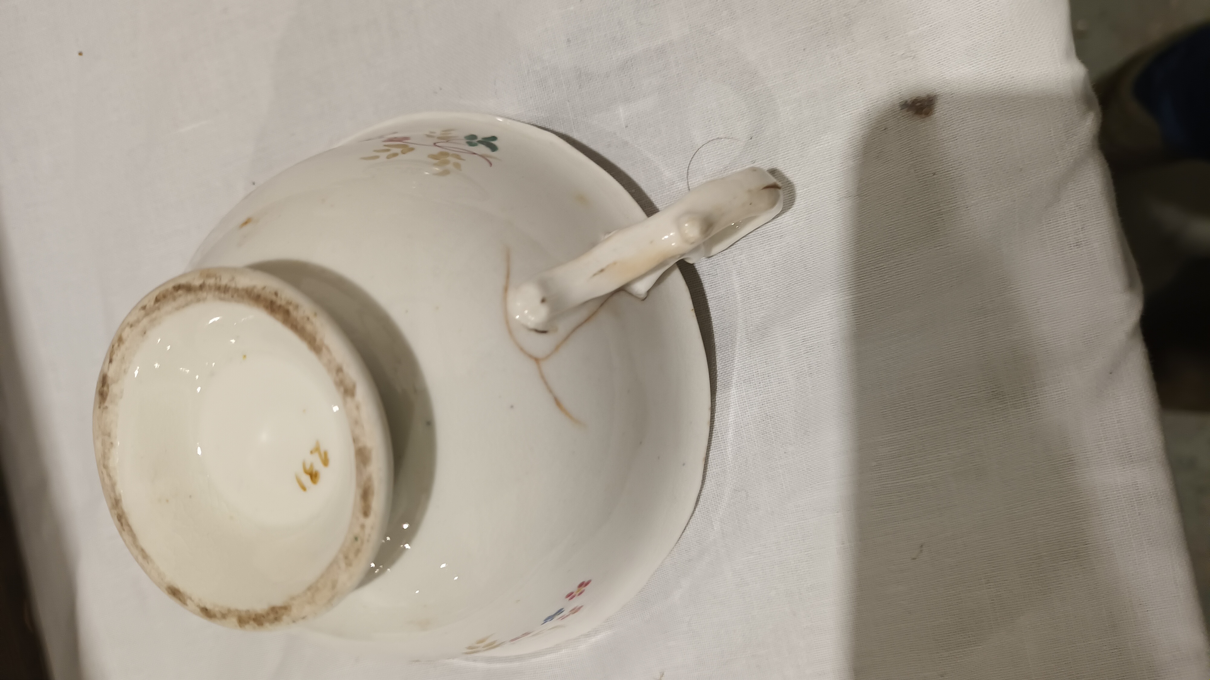 English porcelain part tea service, circa 1835, painted with sprigs of flowers and leafy tendrils - Image 4 of 4