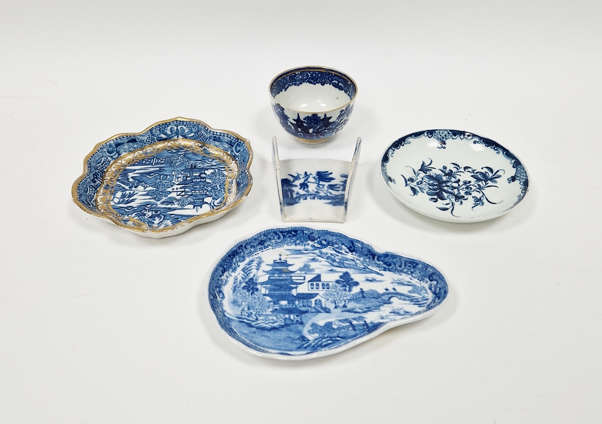 Worcester porcelain 'Mansfield' pattern saucer, circa 1775, blue crescent mark, a pearlware blue and