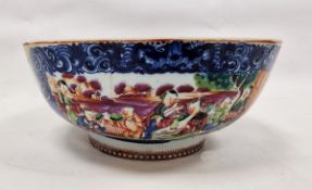 19th century Chinese export Famille Rose bowl, late 18th/early 19th century, painted with figures