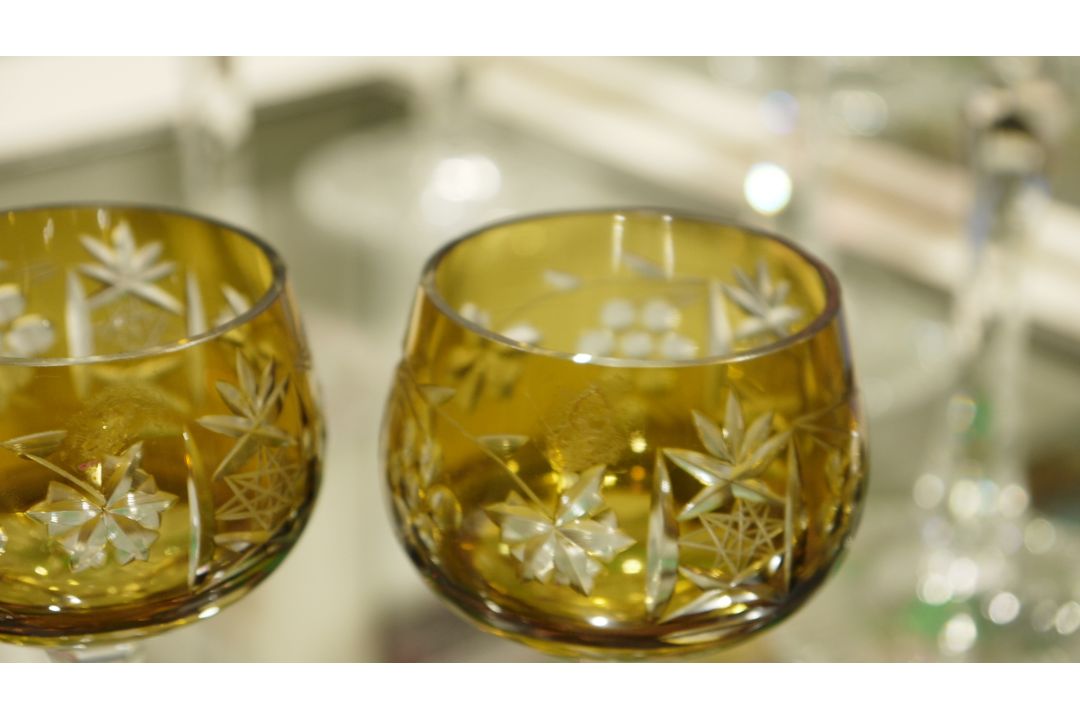 Set of coloured flashed and engraved drinking glasses, 20th century, cut and engraved with - Image 4 of 6