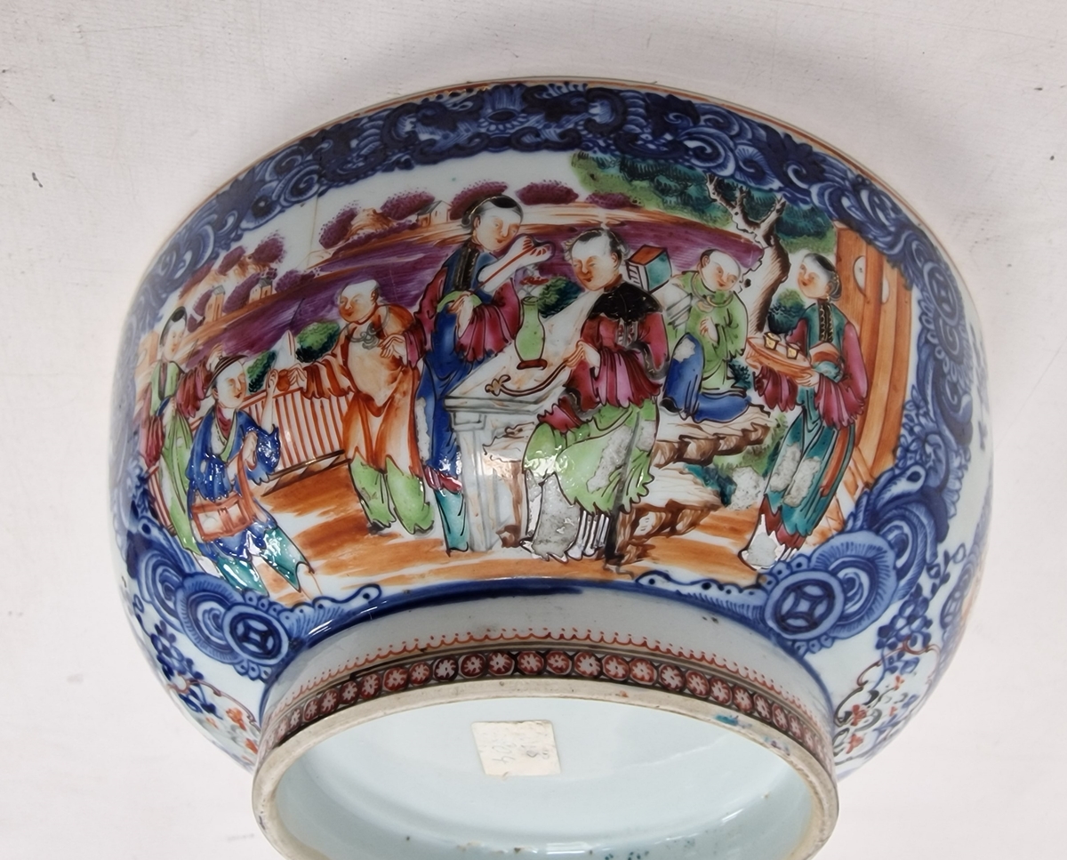 19th century Chinese export Famille Rose bowl, late 18th/early 19th century, painted with figures - Image 5 of 5
