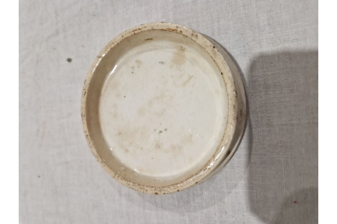 Assorted items of pottery and porcelain including an English mid-18th century delftware blue and - Image 9 of 12