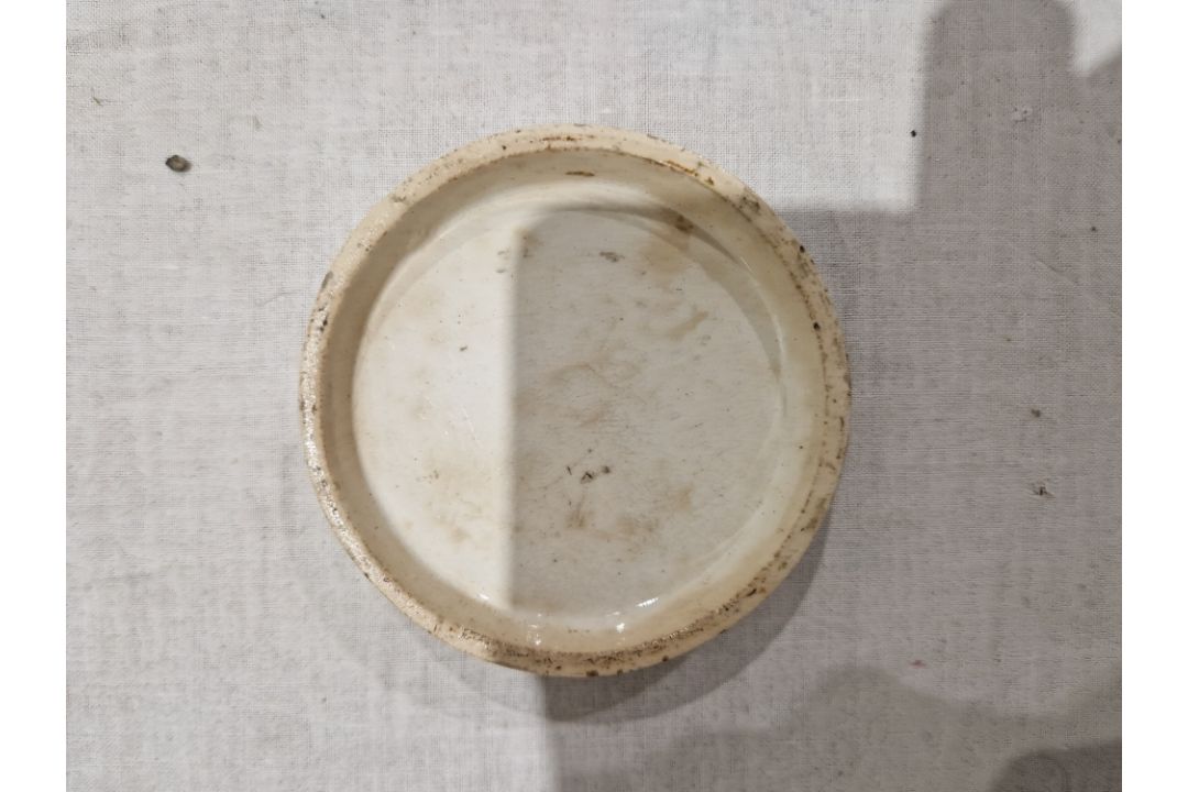 Assorted items of pottery and porcelain including an English mid-18th century delftware blue and - Image 8 of 12