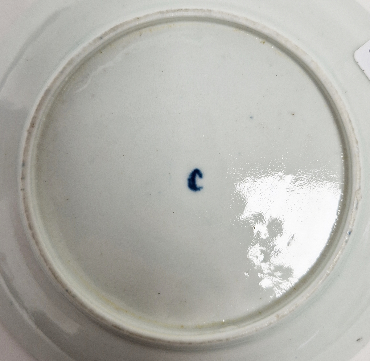 Worcester porcelain 'Mansfield' pattern saucer, circa 1775, blue crescent mark, a pearlware blue and - Image 2 of 4