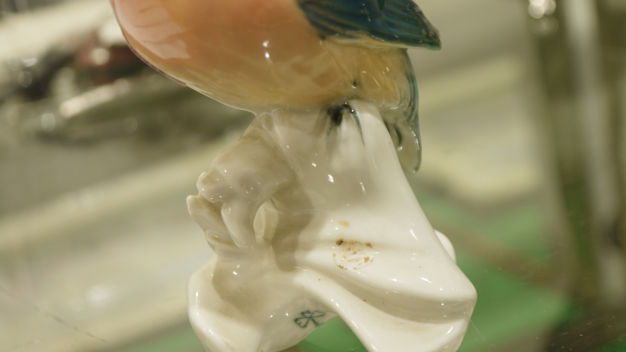 Collection of Karl Ens porcelain models of birds, including kingfishers, parrots and owl, printed - Image 22 of 26