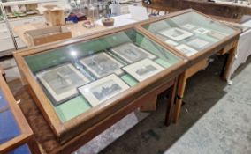 Early 20th century oak table-top glazed display cabinet, having pair sloping lift-up lids, 30cm high