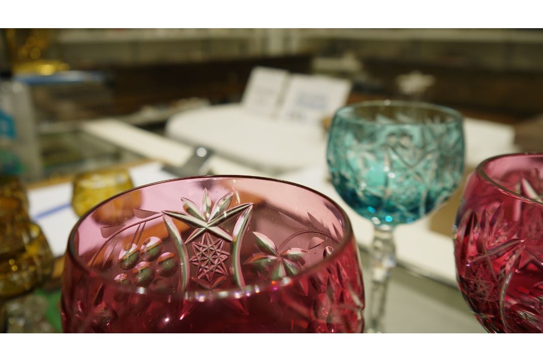 Set of coloured flashed and engraved drinking glasses, 20th century, cut and engraved with - Image 2 of 6