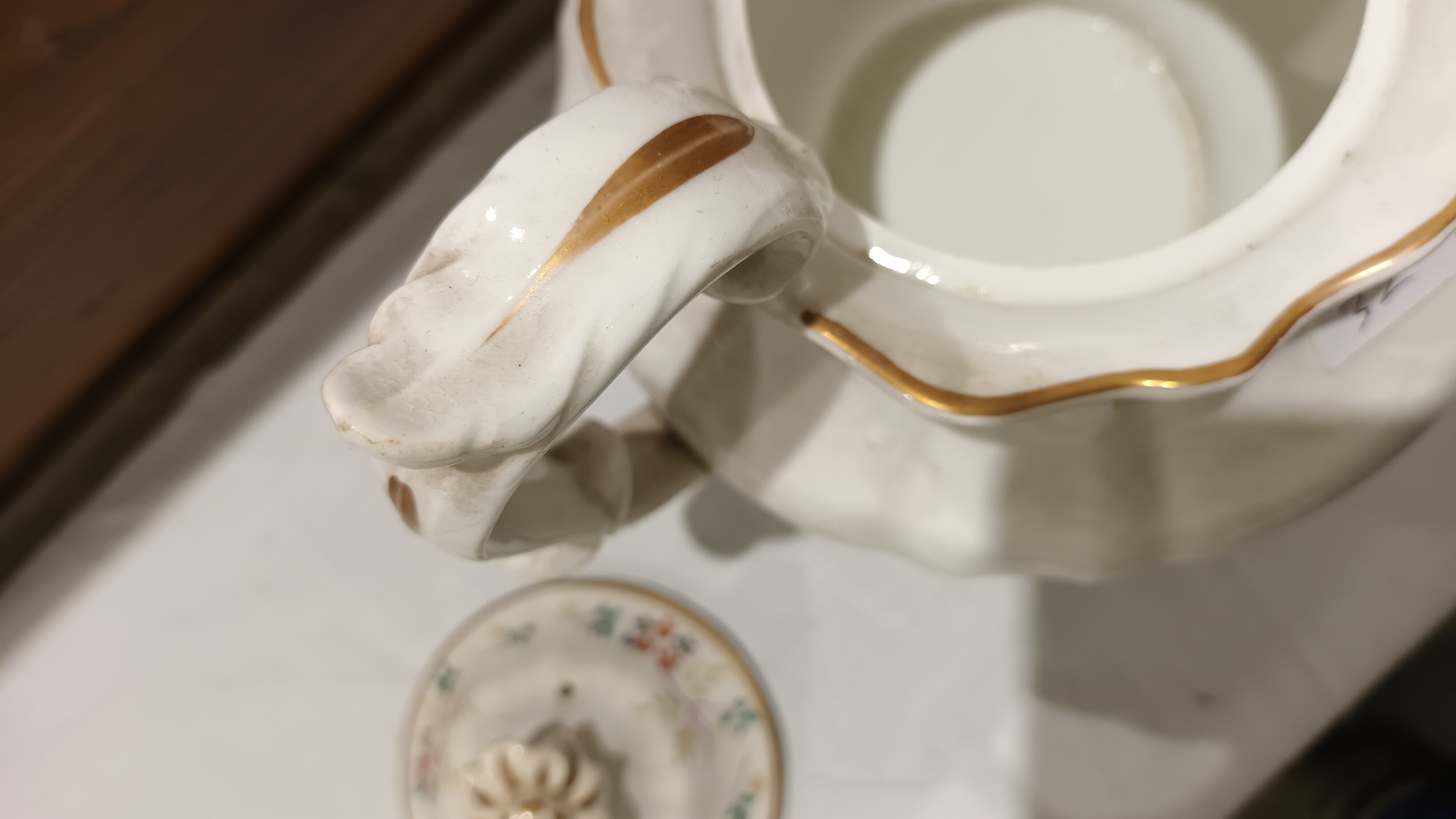 English porcelain part tea service, circa 1835, painted with sprigs of flowers and leafy tendrils - Image 3 of 4