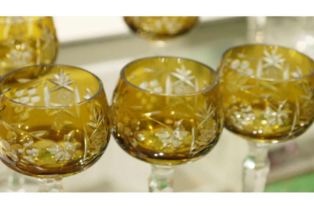Set of coloured flashed and engraved drinking glasses, 20th century, cut and engraved with - Image 5 of 6