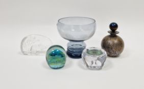 Mats Jonasson glass mouse paperweight of pebble form, etched signature and numbered 3262 to base, an