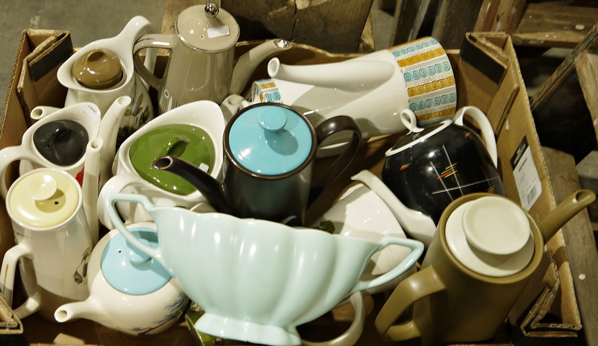 Large quantity of Babycham glasses and other mid-20th century decorated glassware (2 boxes) - Image 8 of 8