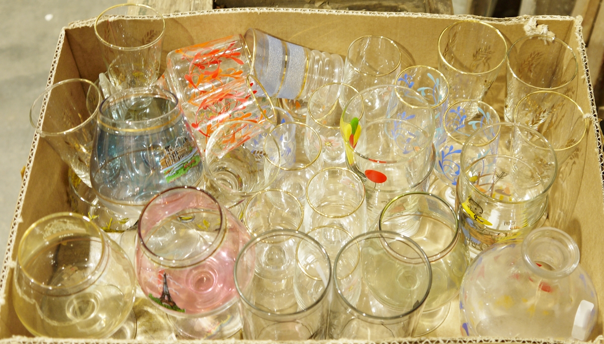 Large quantity of Babycham glasses and other mid-20th century decorated glassware (2 boxes) - Image 6 of 8