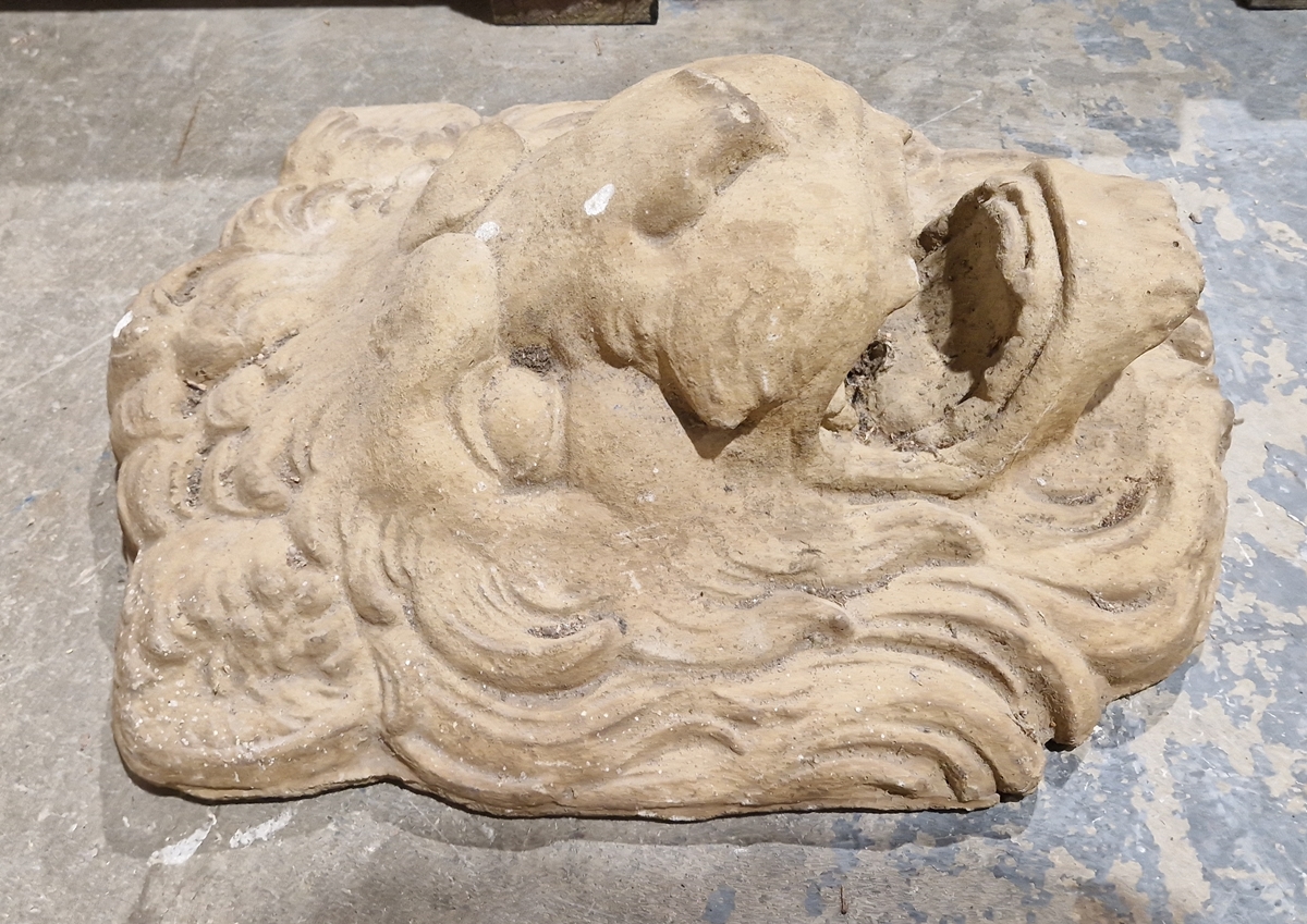 Reconstituted lions head wall hanging water feature, 47cm x 30cm - Image 2 of 2