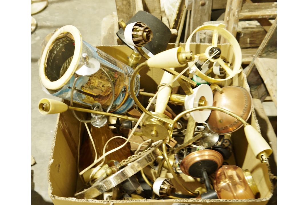Large quantity of assorted table lamps, wall lights, electrolier, copper lights and copper taps - Image 3 of 4