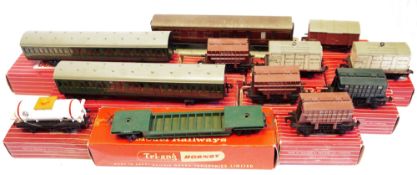 Quantity of boxed Hornby 00 gauge rolling stock to include 4675 tank wagon 