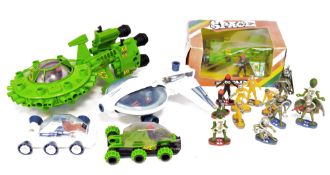 Britains 9125 Alien space cannon boxed together with a large quantity of unboxed Britains 1980s