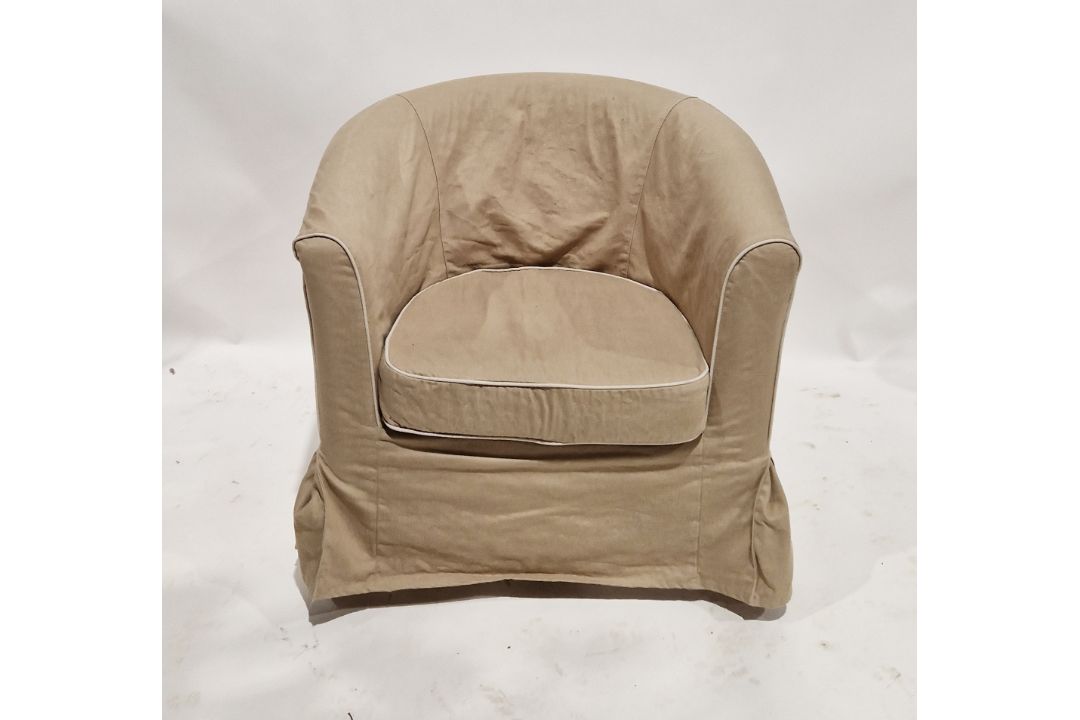 A modern upholstered club chair raised on turned wooden legs, measuring approx 76 cm high