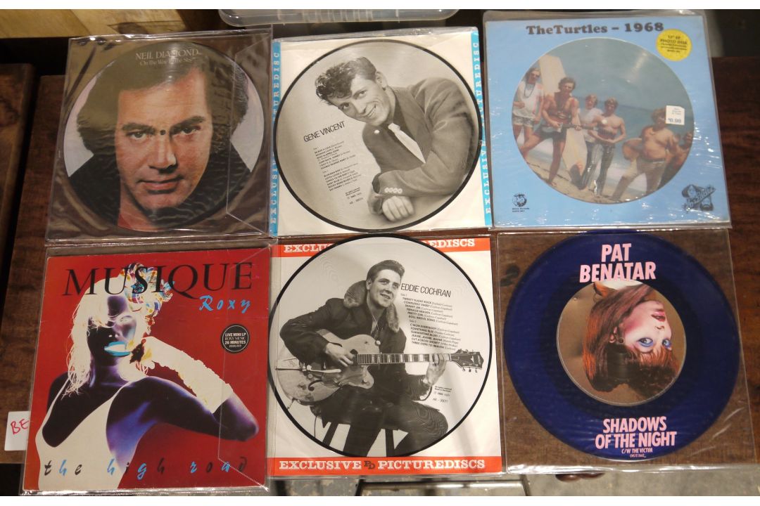 Collection of mainly 1980s 12" singles including the Brothers Johnson, The Pretenders, Ebony - Image 7 of 9
